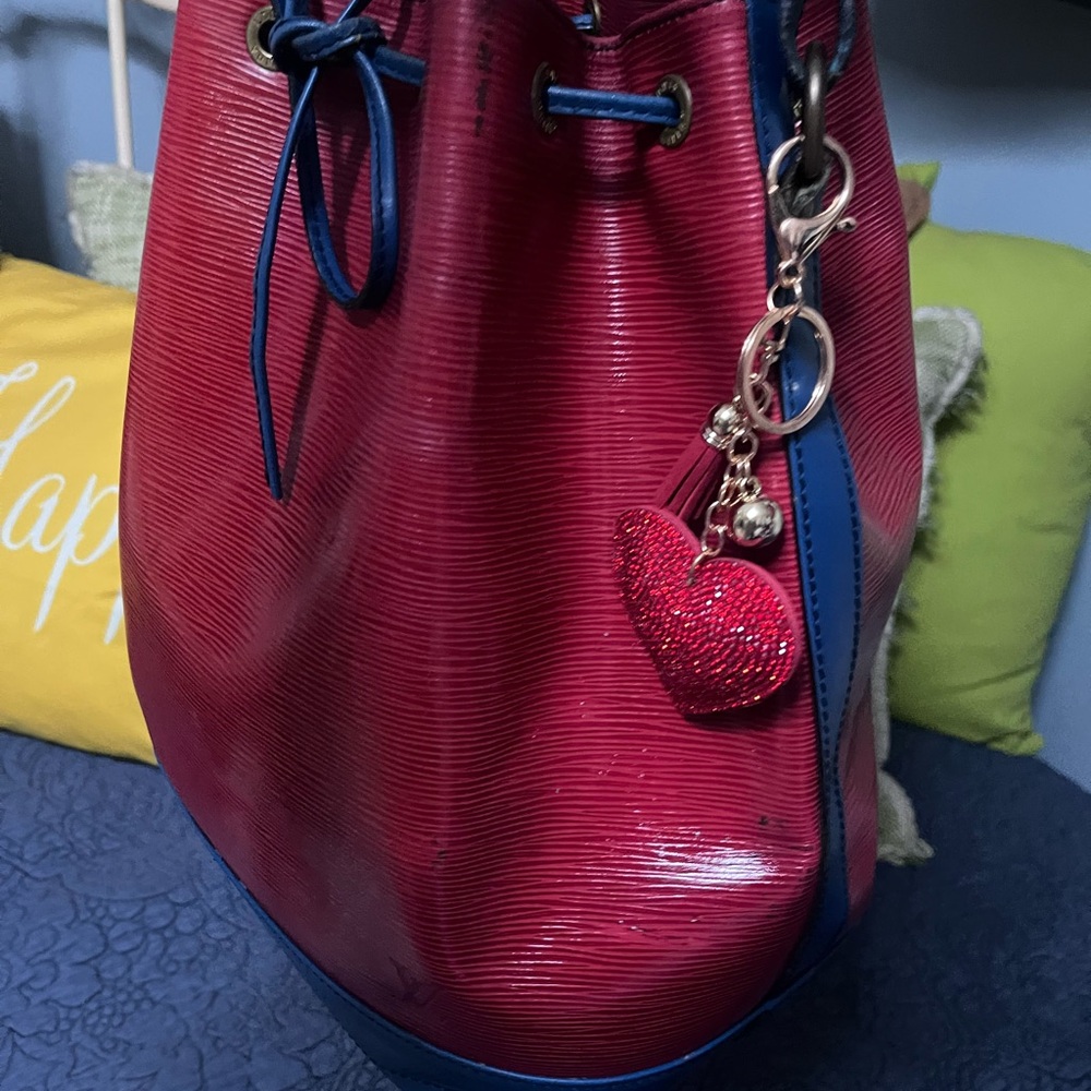 Louis Vuitton EPI Noe Red and Toledo Blue Bucket Bag - Picture 4 of 14